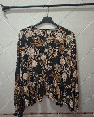 Blusa Primark nera floreale con volant