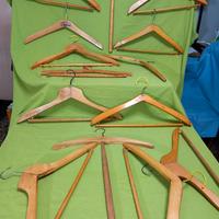 Lotto di Grucce spalline appendiabiti di legno vin