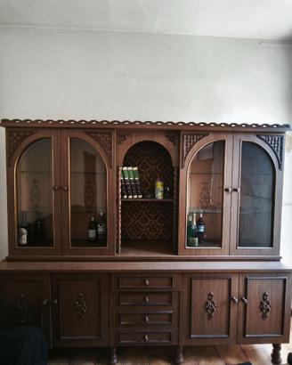 Vetrina credenza in legno vintage – 226 × 190 cm