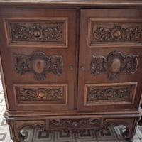 Elegante Mobile Buffet in Legno Intagliat