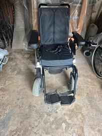 Carrozzina per anziani elettrica