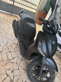 Beverly 400 deep black