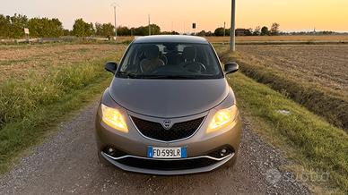 Lancia Ypsilon 2016 73.000 km Metano Neopatentati