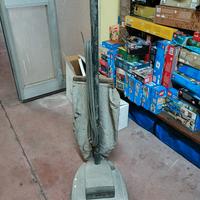 Vecchie aspirapolvere hoover vintage