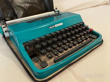 Macchina da scrivere Olivetti Lettera 32