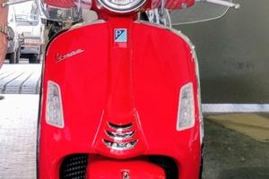 Piaggio Vespa 300 GTS - 2024