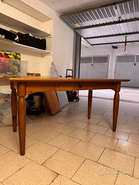 Tavolo in legno massello