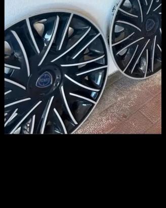 4 copricerchi lancia Ypsilon da 15 tutto 40 euro 