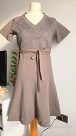 Vestito elegante con dettaglio a maglia traforata 