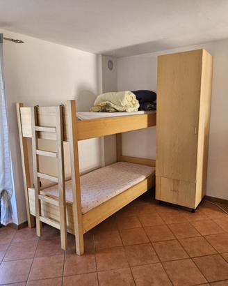 letto a castello di legno massello con mobile