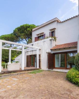 Villa di 700 m² con più di 5 locali a Pula