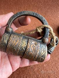 Antico Lucchetto inciso con ottone e rame + chiave