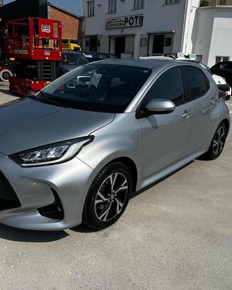 TOYOTA Yaris 1.5 Hybrid 5 porte Trend PARI AL NU