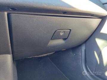 Cassetto portaoggetti VOLVO V50 del 2008