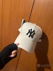 Cappello bianco New Era, originale
