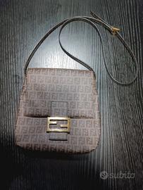 Borsa Fendi mamma baguette borsetta Zucca FF