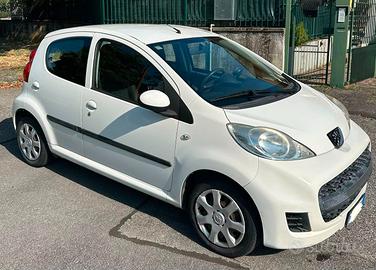 Peugeot 107 1.0 cambio automatico