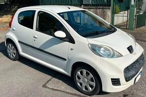 Peugeot 107 1.0 cambio automatico