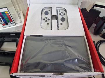 Nintendo Switch Oled bianca Come Nuova + Accessori
