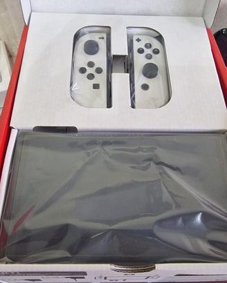 Nintendo Switch Oled bianca Come Nuova + Accessori