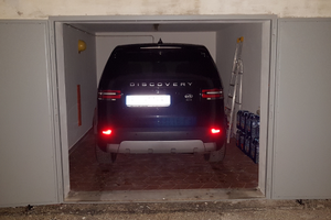 Box auto autonomo ristrutturato via Corsica