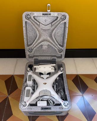 Drone DJI Modello Phantom 4