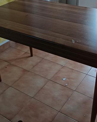 Tavolo da cucina. 