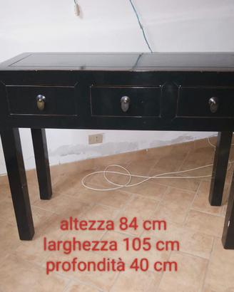 Consolle nera in legno laccata in stile Ming