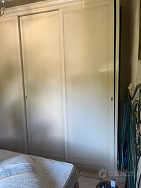 Armadio a porte scorrevoli