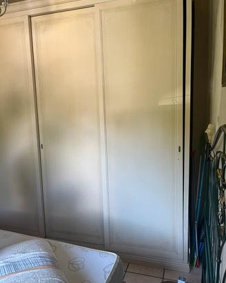 Armadio a porte scorrevoli