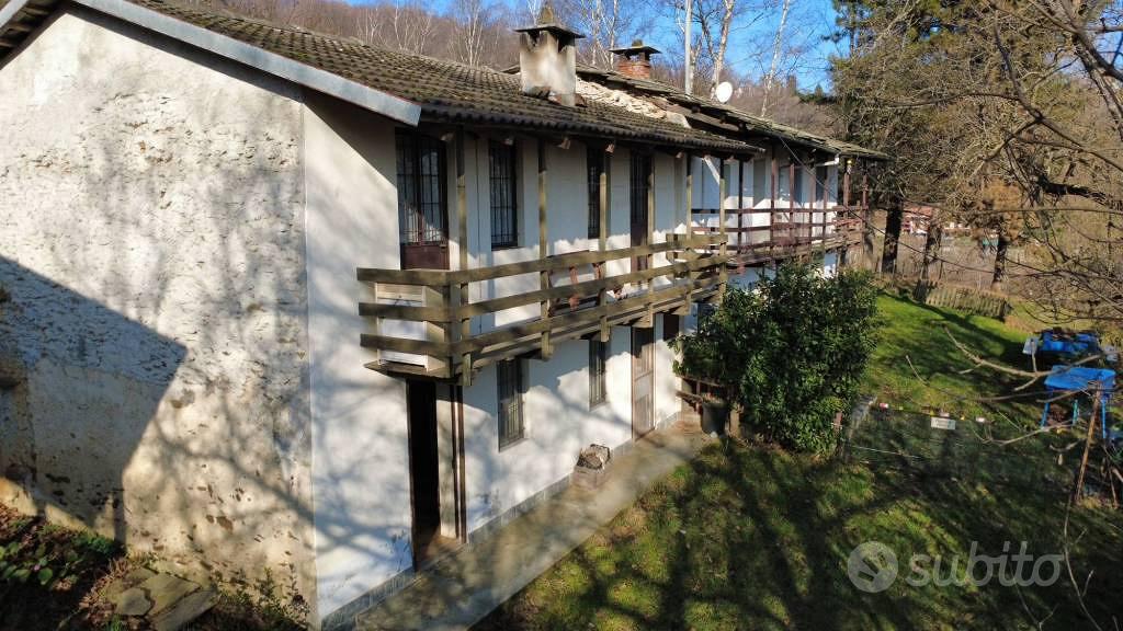 Rustico / Casale di 226 m² con più di 5 locali e b - Vista 2