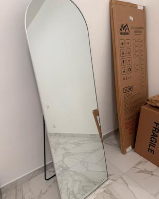 Specchio a figura intera ad arco