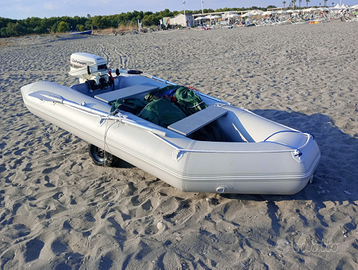 Gommone da 3.2 mt con motore johnson 2t 15cv