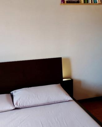 letto due piazze con luce incorporata 