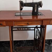Macchina per cucire Necchi 