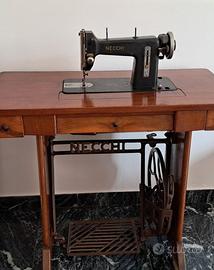 Macchina per cucire Necchi 