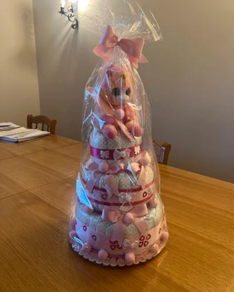 Torta pannolini per bambina