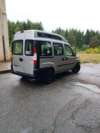 Doblò tetto alto GPL benzina  per disabili.