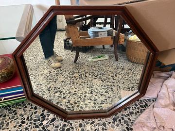 Specchio con cornice in legno