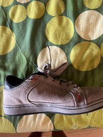 Due paia di scarpe da ginnastica decathlon