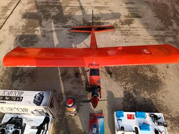 modellino aereo radiocomandato a motore a scoppio