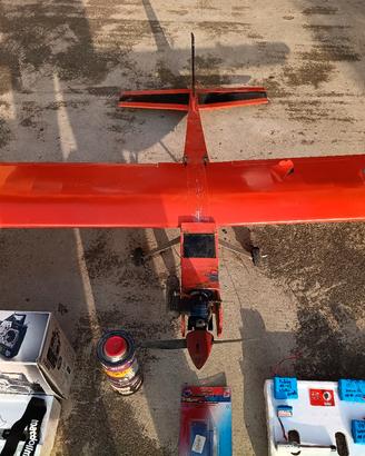 modellino aereo radiocomandato a motore a scoppio