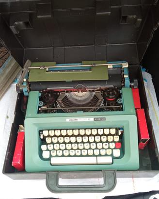 Macchina da scrivere vintage 