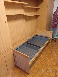 Camera lineare con letto singolo, armadi e cassett