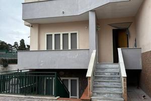 Villa di 180 m² con 5 locali e box auto a Giuglian