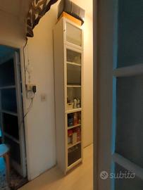 Libreria billy  bianca con ante in vetro