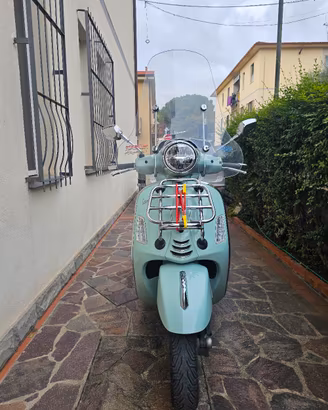 Piaggio Vespa GTS 300 2023