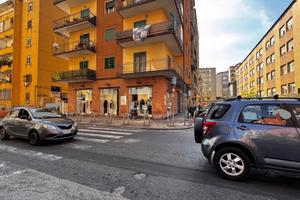 Fuorigrotta via Leopardi 4 vetrine