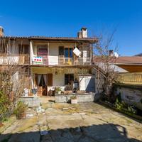 MONTEU DA PO CASA CON CORTILE E TRAVATA