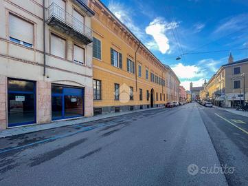 NEGOZIO A CREMONA
